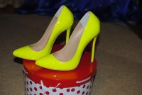 Лот: 4001479. Фото: 2. Кислотные туфли Christian Louboutin... Женская обувь