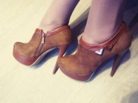 Лот: 4782106. Фото: 2. стильные новые замшевые ботильоны... Женская обувь