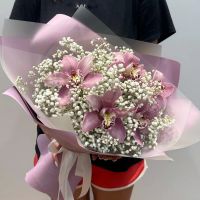Лот: 21135325. Фото: 2. Букет орхидеи и белая гипсофила. Цветы, букеты