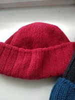 Лот: 19380075. Фото: 5. Две шапочки красная велюровая...