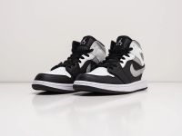 Лот: 19568494. Фото: 2. Кроссовки Nike Air Jordan 1 Mid... Женская обувь