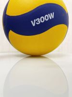 Лот: 20662612. Фото: 2. Волейбольный мяч Mikasa V300W. Спортивные товары