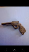 Лот: 20659152. Фото: 2. Брелок Револьвер 1990-е года.Пластик. Сувениры
