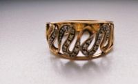 Лот: 17960159. Фото: 2. Золотое кольцо с бриллиантами. Ювелирные изделия, бижутерия, часы