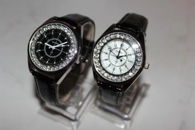 Лот: 3790261. Фото: 1. Часы Chanel серебренные с белым... Другие наручные часы