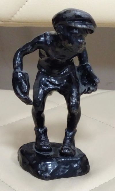 Лот: 25888476. Фото: 1. Статуэтка Юный вратарь. СЧЛЗ... Предметы интерьера и быта