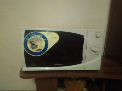 Лот: 10176911. Фото: 1. Микроволновая печь Samsung M1714R. Микроволновки, мини-печи