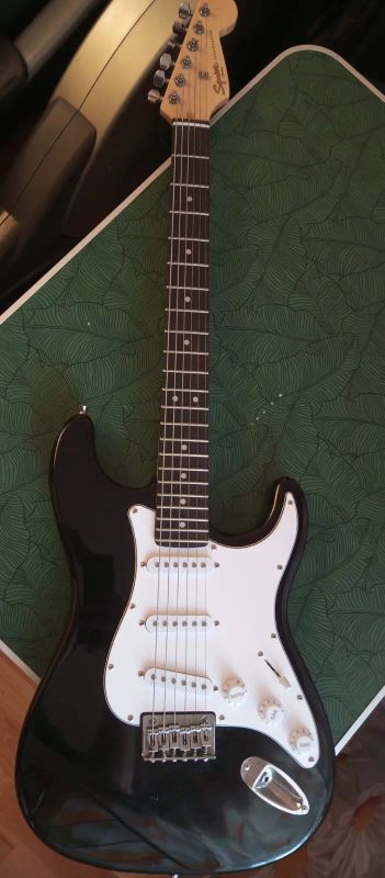 Лот: 21142025. Фото: 1. Электро гитара Fender squier stratocaster. Гитары