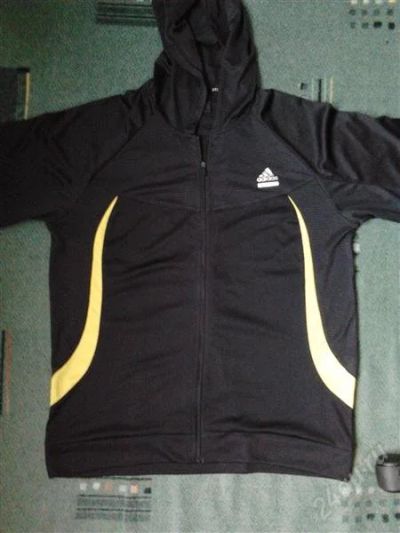 Лот: 1508557. Фото: 1. Спортивная футболка Adidas размер... Другое (спортивная одежда)