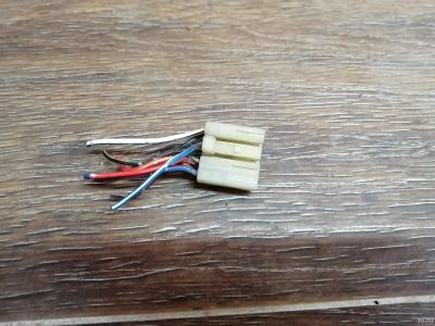 Лот: 15254789. Фото: 1. Фишка штатного сабвуфера Toyota... Электрооборудование