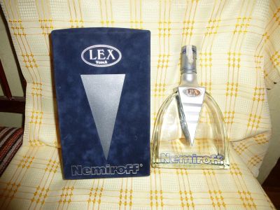 Лот: 3787820. Фото: 1. Бутылка для интерьера с картонной... Бутылки, пробки, этикетки