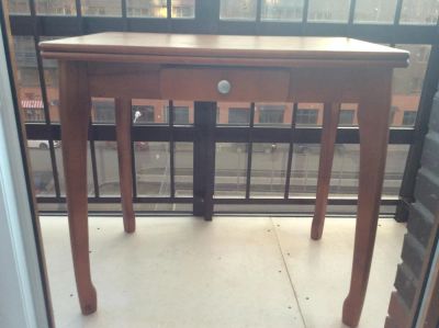 Лот: 7236888. Фото: 1. Стол кухонный, с деревянными ножками... Столы, стулья, обеденные группы