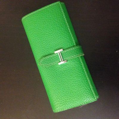 Лот: 4680217. Фото: 1. Красивый зеленый кошелек. Бумажники, кошельки, портмоне