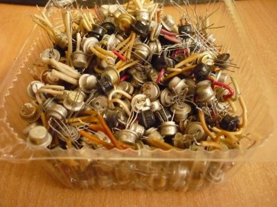 Лот: 15581362. Фото: 1. Диоды одной кучей с рубля. Транзисторы