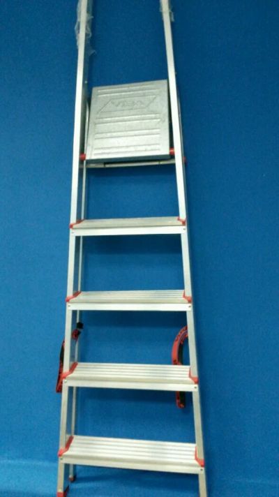 Лот: 8048465. Фото: 1. Стремянка алюминиевая 5 ступеней... Стремянки, подмости, строительные леса