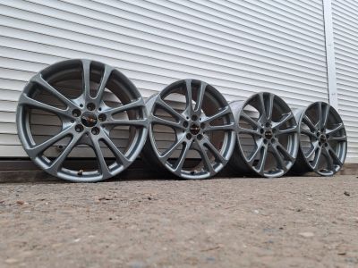 Лот: 24557760. Фото: 1. Комплект Оригинальных Литых дисков... Диски