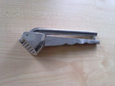 Лот: 11725960. Фото: 1. Чеснокодавка. Кухонные аксессуары