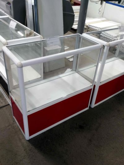 Лот: 14022872. Фото: 1. Прилавок из алюм. профиля со стеклом... Торговое
