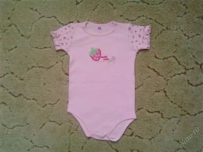 Лот: 2085992. Фото: 1. Боди розовое (клубничка) Индия... Ползунки, распашонки, слипы