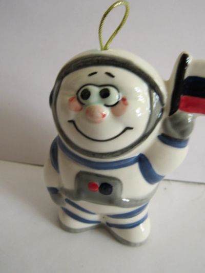 Лот: 20851187. Фото: 1. Елочные игрушка Космонавт ,авторская... Гирлянды, шарики, новогодние аксессуары