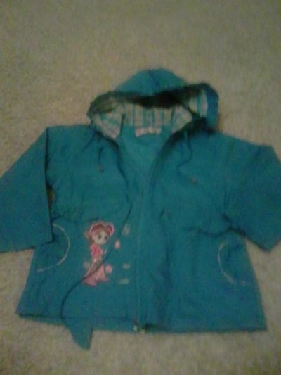 Лот: 6376603. Фото: 1. Плащ для девочки 4-5 лет. Верхняя одежда