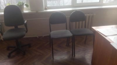 Лот: 5018547. Фото: 1. Стул для посетителей серый!. Офисные диваны