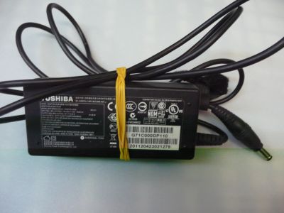 Лот: 25896032. Фото: 1. Toshiba PA3917U-1ACA 19v/3.42A. Зарядные устройства