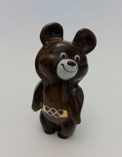 Лот: 17081984. Фото: 1. Статуэтка Олимпийский мишка Дулево. Фарфор, керамика