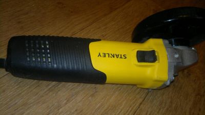 Лот: 9077450. Фото: 1. Болгарка Stanley STGS9125. Электроинструмент