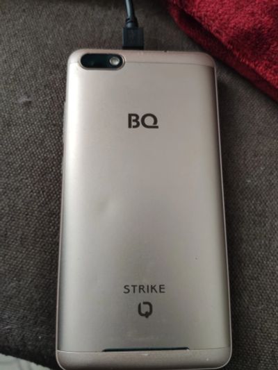 Лот: 20236750. Фото: 1. Смартфон BQ strike. Смартфоны