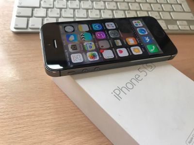 Лот: 9728683. Фото: 1. iPhone 5S 64GB Space Gray РСТ... Смартфоны