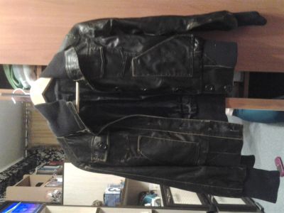 Лот: 3822071. Фото: 1. Женская кожаная куртка. Верхняя одежда