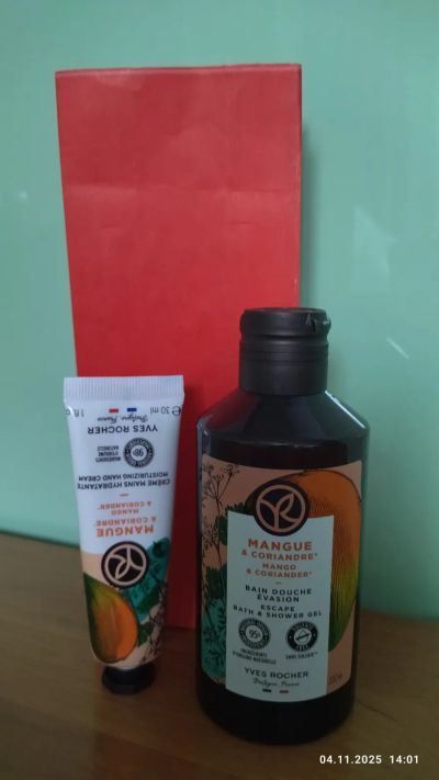 Лот: 25899473. Фото: 1. Ив Роше Новогодний подарок. Гель... Подарки на Новый год