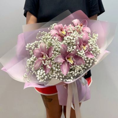 Лот: 21135325. Фото: 1. Букет орхидеи и белая гипсофила. Свежие цветы