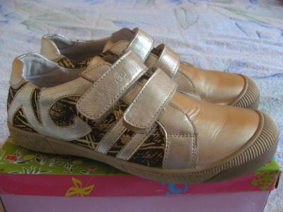 Лот: 4298833. Фото: 1. Кроссовки р-р 38 кожа. Кеды, кроссовки, слипоны