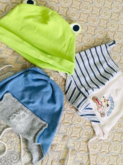 Лот: 13948213. Фото: 1. Шапочки летние на годик, цена... Головные уборы