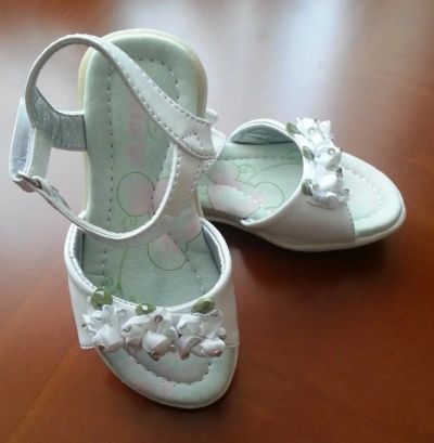 Лот: 9603852. Фото: 1. Детские босоножки белые, р. 22... Босоножки