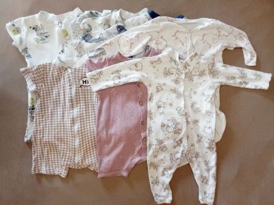 Лот: 25883476. Фото: 1. Вещи для новорожденных. Ползунки, распашонки, слипы