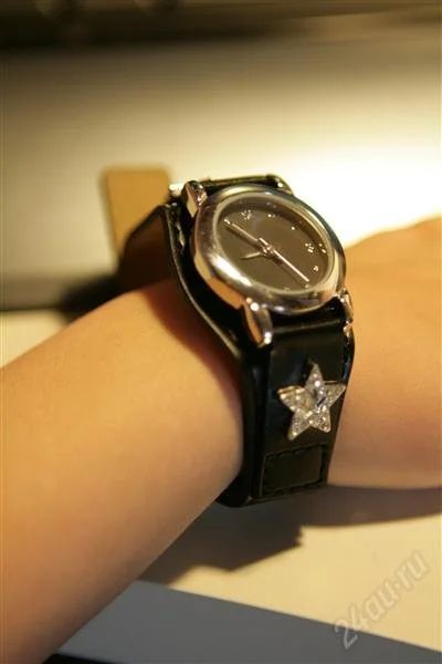 Лот: 942704. Фото: 1. часы женские. Оригинальные наручные часы