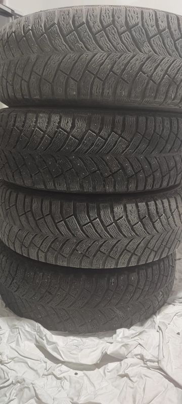Лот: 24296189. Фото: 1. Michelin X-Ice North 4 215/65... Шины