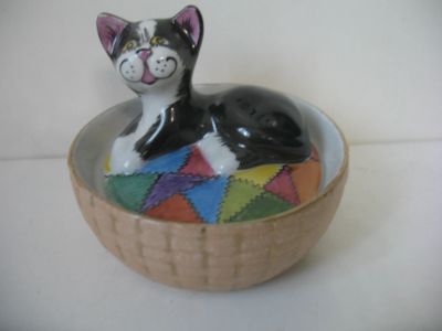 Лот: 14916051. Фото: 1. Шкатулка Кошка в лукошке Кот Котенок... Фарфор, керамика