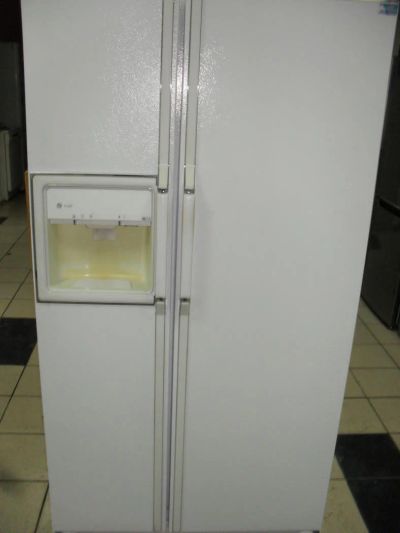 Лот: 6996673. Фото: 1. Холодильник General electric код... Холодильники, морозильные камеры