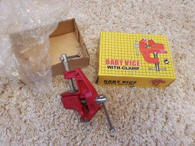 Лот: 13262709. Фото: 1. Тиски (Слесарные, настольные мини... Ручной инструмент