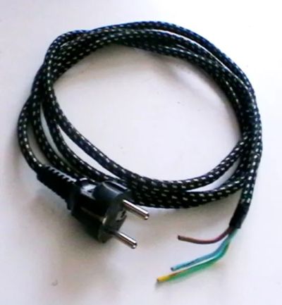 Лот: 25884709. Фото: 1. Шнур питания с вилкой (в текстильной... Провода, кабели