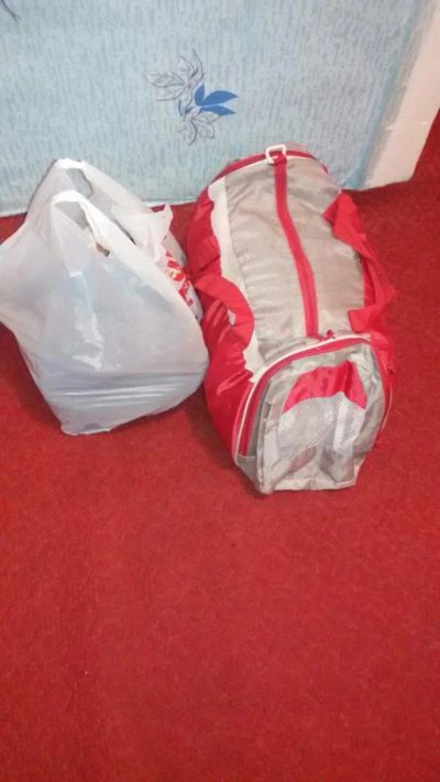 Лот: 9486652. Фото: 1. Сумка вещей, 42-44 и пакет обуви... Другое (женская одежда)