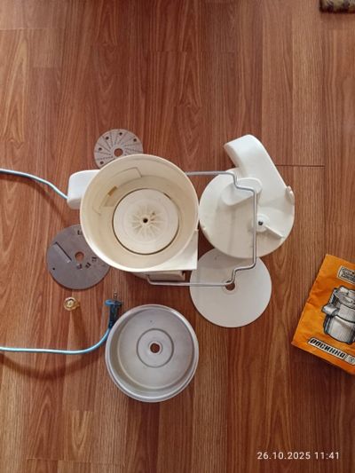 Лот: 25885274. Фото: 1. Соковыжималка, шинковка Росинка... Кухонная