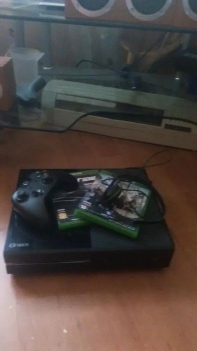 Лот: 7338473. Фото: 1. XBOX ONE + 12 игр. Игровые приставки, консоли