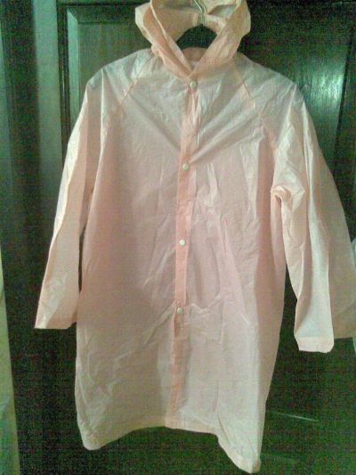 Лот: 4227046. Фото: 1. прочный дождевик 40-42 на кнопках. Верхняя одежда
