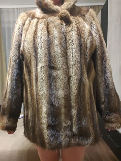Лот: 12733611. Фото: 1. Шубу короткую. Верхняя одежда