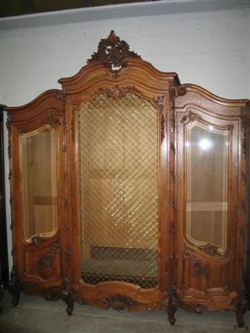 Лот: 20540113. Фото: 1. Большая витрина Луи XV. Мебель